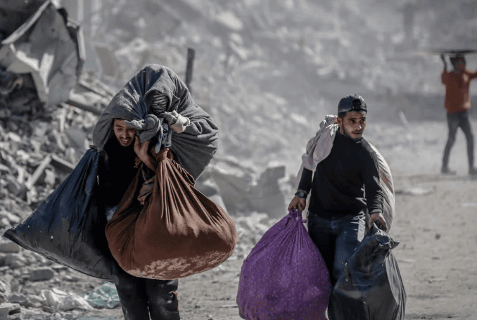 Palestinian families are once again fleeing the al-Shujaiya neighborhood due to intense Israeli bombardment. (Photo: social media, via QNN)